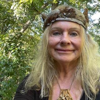 The Power of Inspiration & Awakening Radio with Julia Griffin: Master a Higher Frequency for a New State of Mind: A Conversation with Linda Star Wolf, PhD: Shamanistic Practices in the Aquarian Age.